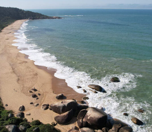Barco de luxo irá ligar cidades de SC com passeio pelas praias paradisíacas
