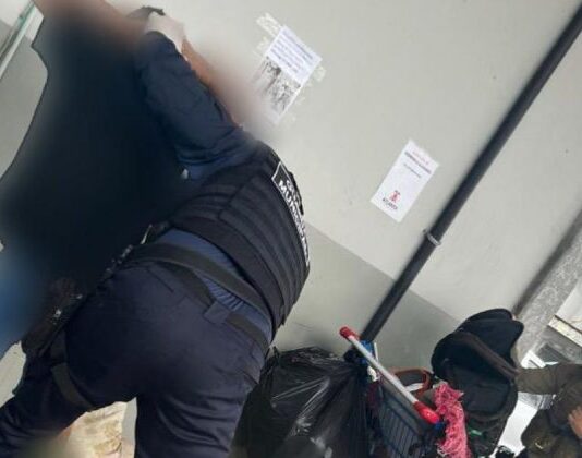 Vendedor é detido em Itajaí após ameaçar clientes que recusaram compra