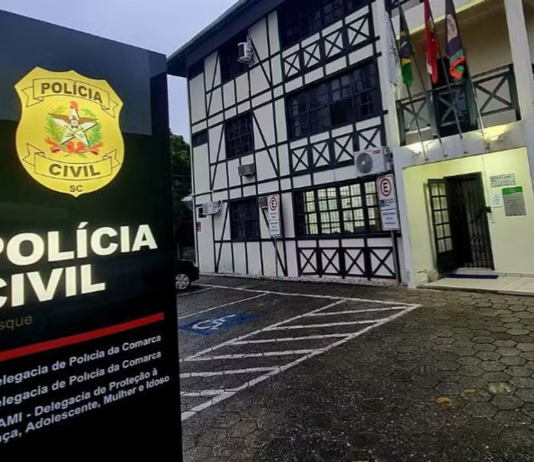 Menina de 1 ano e 7 meses morre atropelada em Brusque enquanto brincava na rua