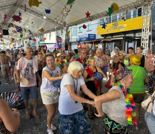 Alegria e muita dança marcaram o Baile de Carnaval da Melhor Idade em Itajaí