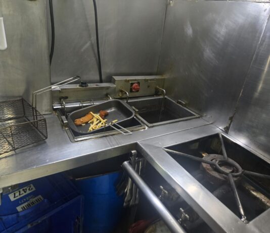 Vigilância Sanitária de Itajaí interdita local por irregularidades em marmitas