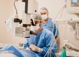 Governo de SC atinge marca histórica de 100 mil cirurgias oftalmológicas em um ano