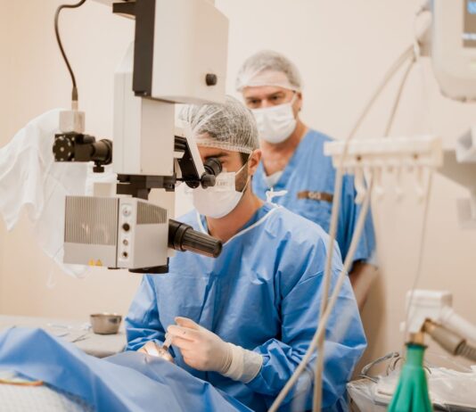 Governo de SC atinge marca histórica de 100 mil cirurgias oftalmológicas em um ano
