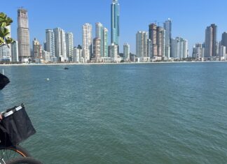 Após anos, Praia Central de Balneário Camboriú alcança 100% de balneabilidade