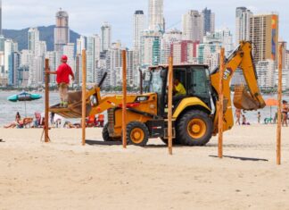 Macrodrenagem na Praia Central de Balneário Camboriú visa reduzir alagamentos