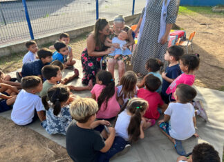 Moradora mais idosa de Itajaí visita Centro Educacional e compartilha histórias