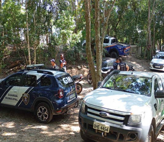 Operação remove ocupação ilegal em área de preservação no Parque do Atalaia