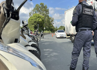 Codetran de Itajaí realiza fiscalização de veículos e aplica mais de 60 notificações