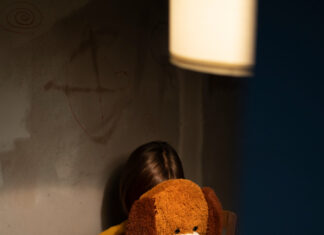 Professor investigado por estupro é afastado de escola em Itajaí