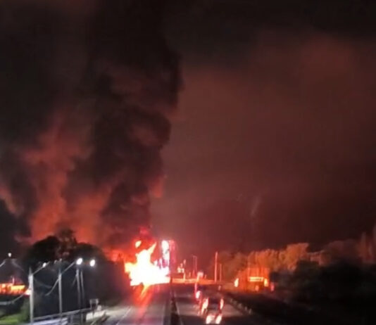 Explosão na BR-101 em Garuva causa bloqueio e longas filas na rodovia; veja imagens