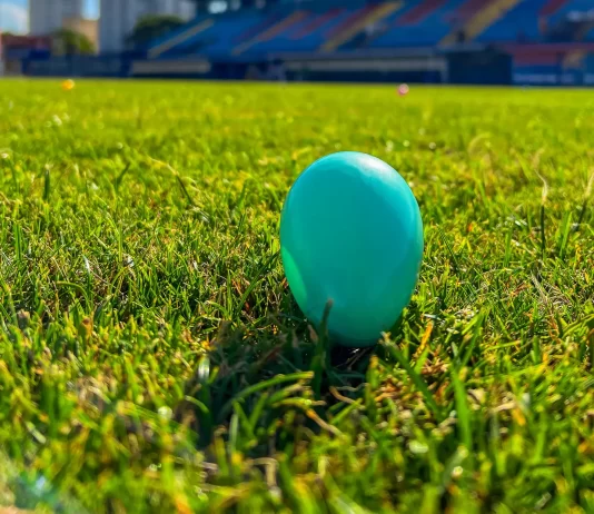 Estádio de Itajaí recebe caça aos ovos de Páscoa para 500 crianças com diversão e solidariedade