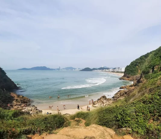 Construções na Praia Brava Norte sob risco: MPF recomenda suspensão de licenças em Itajaí