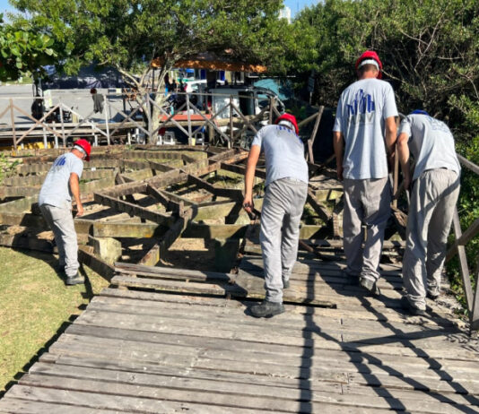 Prefeitura de Itajaí dá início à recuperação dos decks nos Molhes da Barra