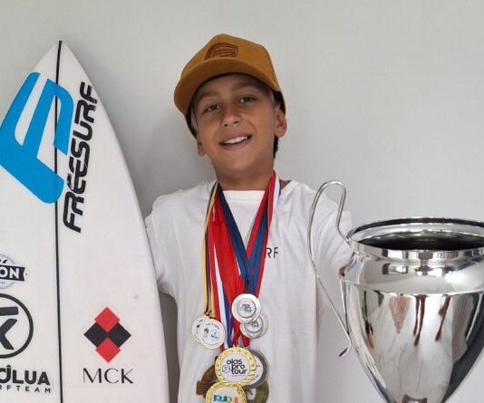 Com apenas 10 anos, jovem de Navegantes conquista a América Latina nas ondas