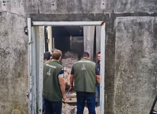 Trabalhadores dormiam em meio a sujeira em fábrica de pães interditada em Itapema