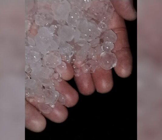 Tempestade com granizo atinge Santa Catarina e danifica casas em várias regiões