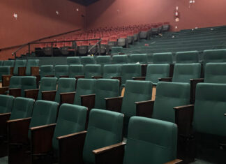 Teatro Municipal de Itajaí passa por melhorias e recebe novas poltronas