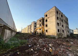 Itajaí põe fim a décadas de abandono com demolição de prédio no São Vicente