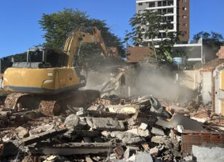 Imóveis são demolidos para obra que liga Itajaí e BC