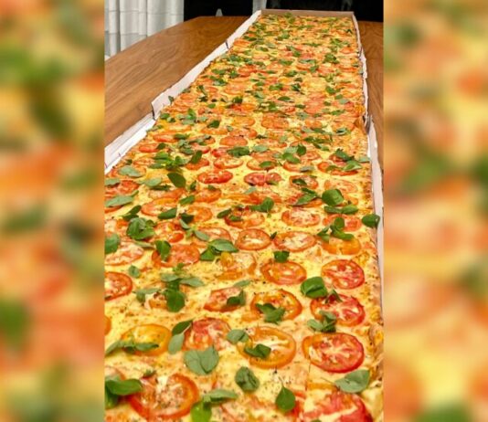 Balneário Camboriú faz história com pizza de 61 metros e distribuição gratuita