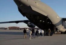 EUA cercam o Caribe com fuzileiros, navios de guerra e submarino nuclear