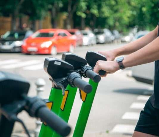Itajaí regulamenta uso de bicicletas elétricas, ciclomotores e autopropelidos com nova lei municipal