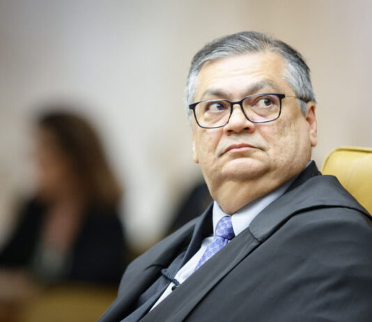 Dino decide: Brasil não reconhece sanções estrangeiras sem aval do STF