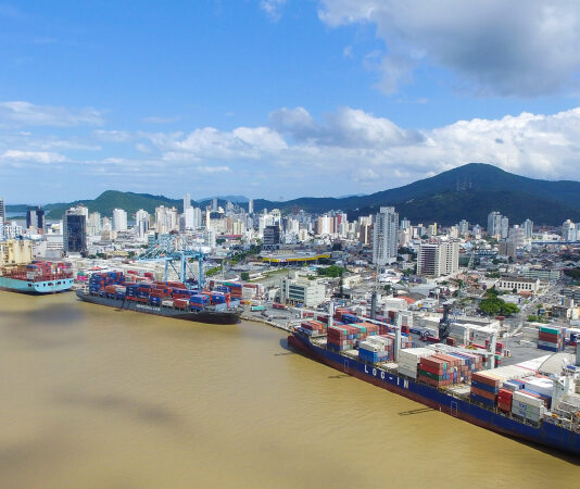 Itajaí perde liderança nacional em importações para Manaus em 2025