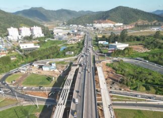 Obras na interseção da Antônio Heil com a BR-101 avançam e chegam a 85% de conclusão