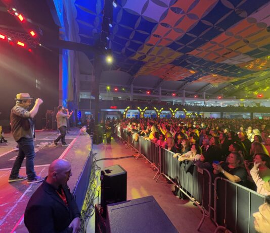 Inimigos da HP embala mais de 9 mil pessoas na Marejada 2025 em Itajaí