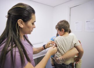 Santa Catarina aplica mais de 190 mil doses na campanha de atualização da caderneta de vacinação infantil