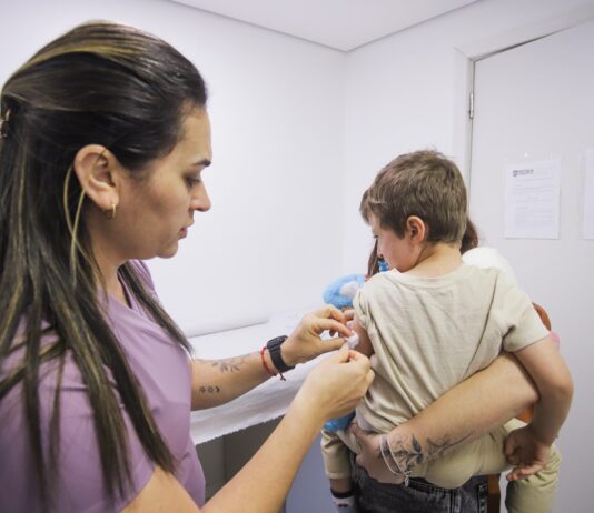 Santa Catarina aplica mais de 190 mil doses na campanha de atualização da caderneta de vacinação infantil