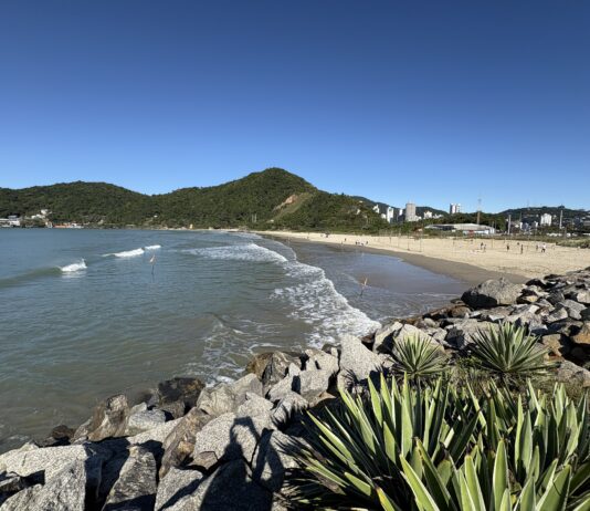 É oficial: Praia do Molhe em Itajaí ganha certificação Bandeira Azul