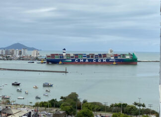 Porto de Itajaí retoma operações após mais de 30 horas de paralisação