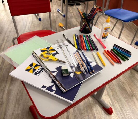 Rede municipal de Itajaí terá novos uniformes, kits escolares e tecnologia ampliada em 2026