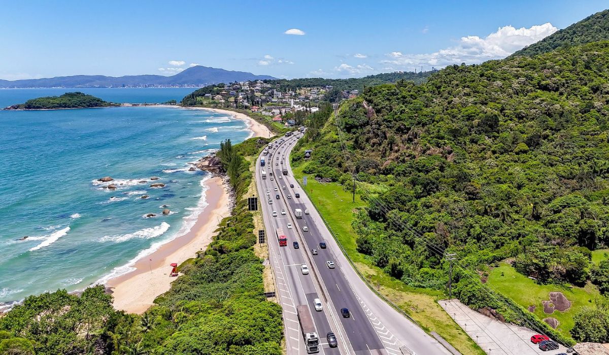 Festas de fim de ano devem elevar tráfego em até 75% nas rodovias de Santa Catarina