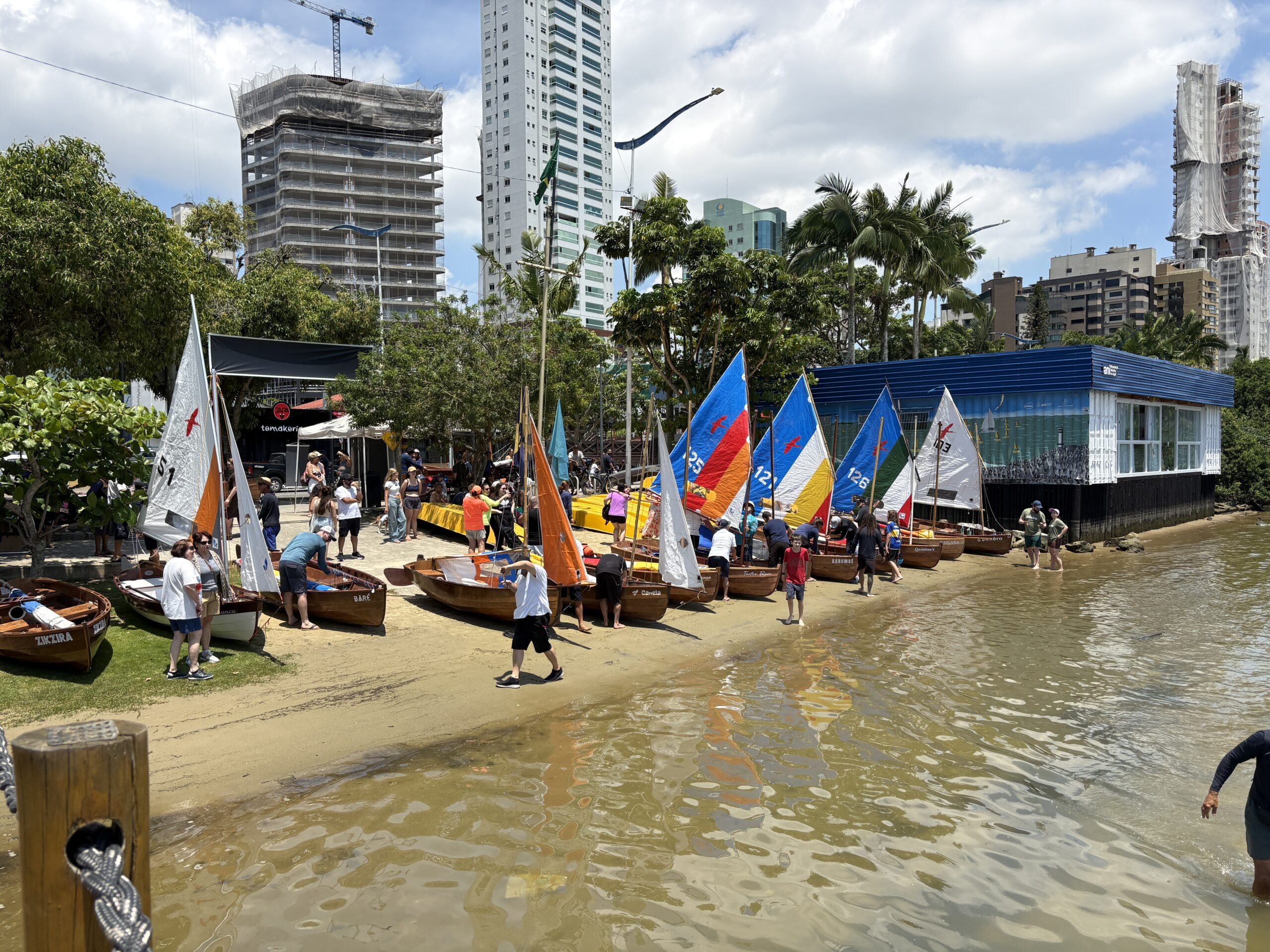 Associação Náutica de Itajaí realiza batismo de embarcações construídas ao longo de 2025