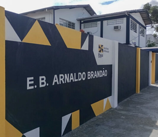 Pintura dos muros das escolas marcou início das manutenções da Educação em Itajaí em 2026