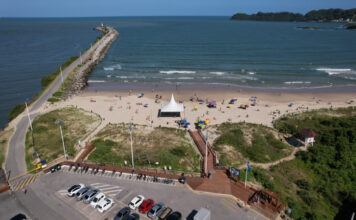 Praia dos Molhes do Atalaia recebe programação de educação ambiental aberta ao público