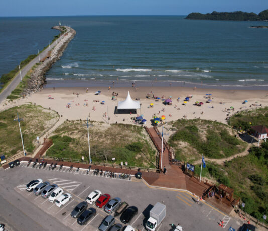 Praia dos Molhes do Atalaia recebe programação de educação ambiental aberta ao público