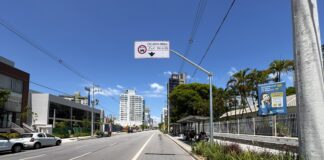 Faixa exclusiva para ônibus mudou o trânsito na Marcos Konder em Itajaí