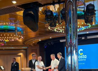 Itajaí recebe homenagem de companhia de cruzeiros durante evento a bordo do Costa Diadema