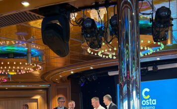 Itajaí recebe homenagem de companhia de cruzeiros durante evento a bordo do Costa Diadema