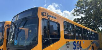 Itajaí recebe três novos ônibus para reforçar transporte coletivo