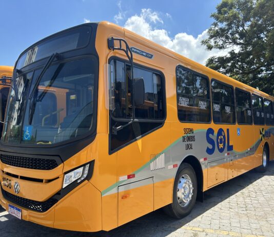 Itajaí recebe três novos ônibus para reforçar transporte coletivo