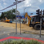 Implantação de rede de esgoto causou interdição parcial na rua Indaial, em Itajaí