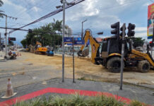 Implantação de rede de esgoto causou interdição parcial na rua Indaial, em Itajaí
