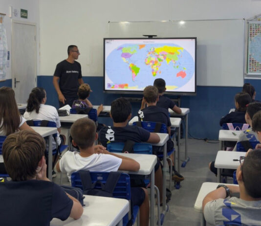 Itajaí investe R$ 923 mil em lousas digitais e moderniza ensino na rede municipal
