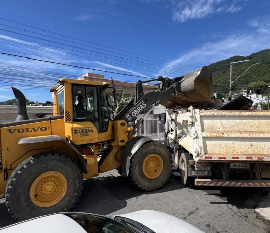 Mutirão recolhe 64 caminhões de entulho e reforça combate à dengue em Itajaí