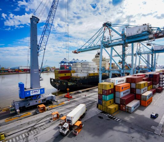 Porto de Itajaí articula exportação de banana para a Europa